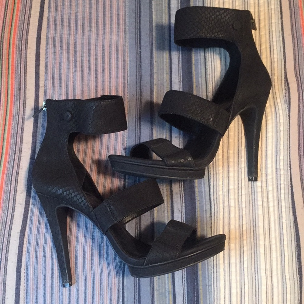 Amazing Jessica Simpson heels
